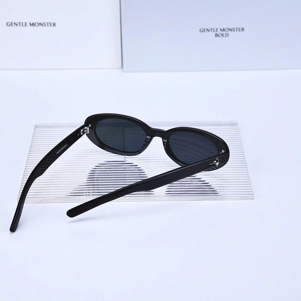 Kính Mát Gentle Monster Bold Bandoneon.S 01 Màu Đen