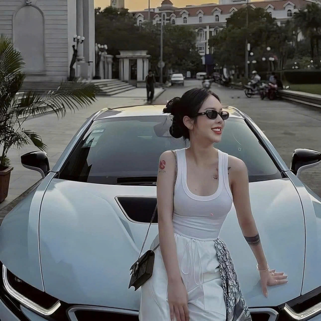 Kính Mát Gentle Monster Bold Bandoneon.S 01 Màu Đen