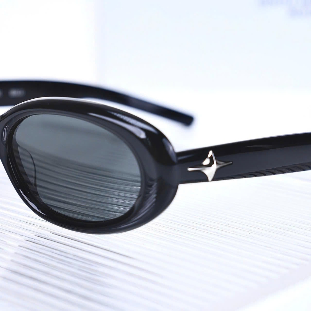 Kính Mát Gentle Monster Bold Bandoneon.S 01 Màu Đen