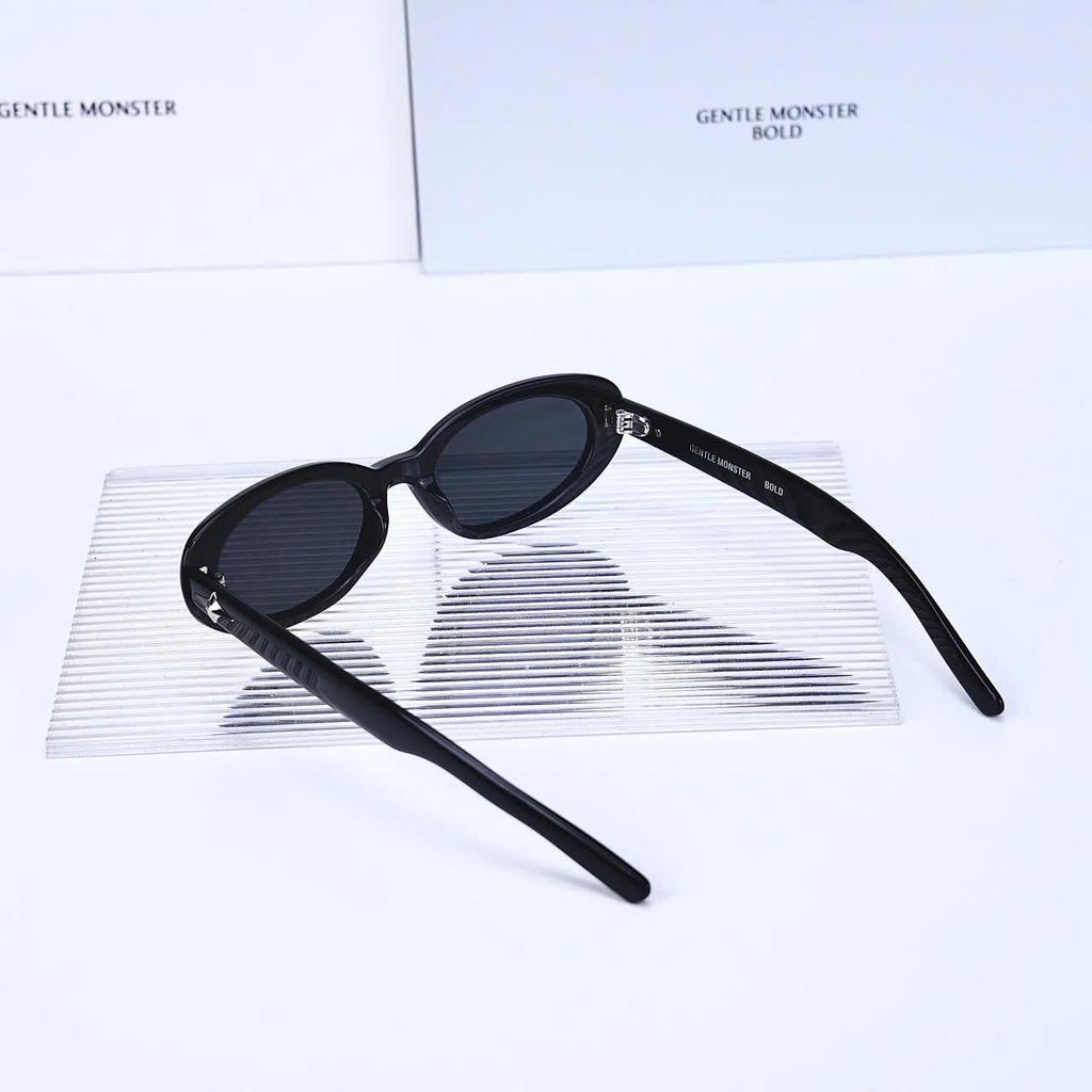 Kính Mát Gentle Monster Bold Bandoneon.S 01 Màu Đen