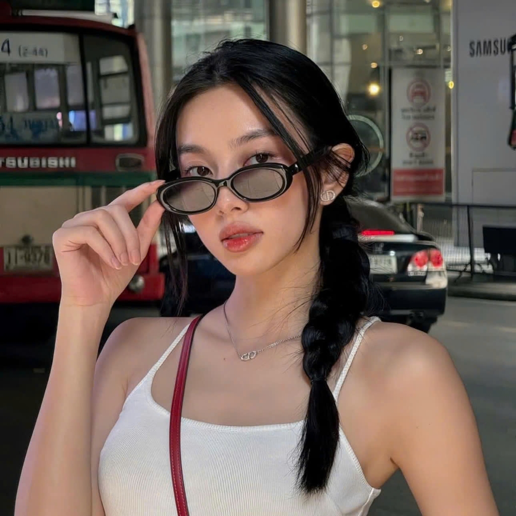 Kính Mát Gentle Monster Bold Bandoneon.S 01 Màu Đen