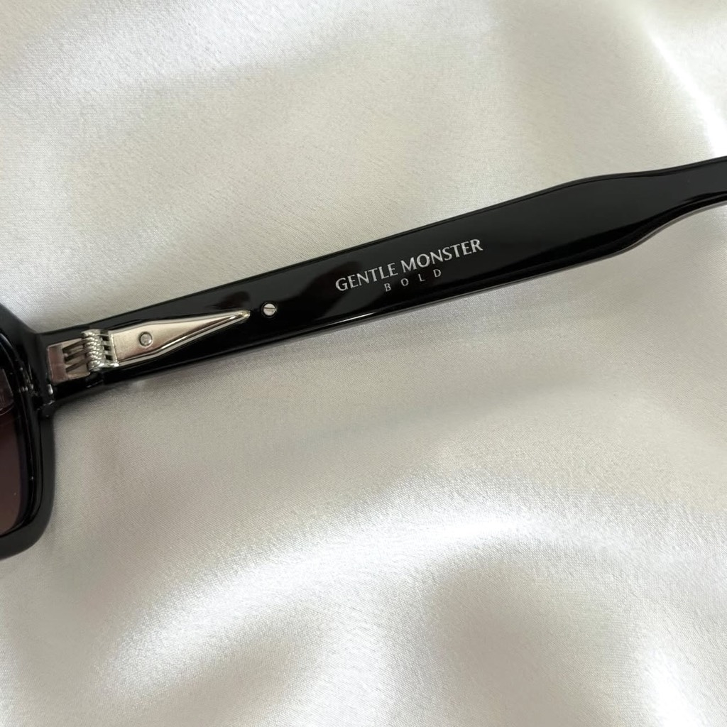 Kính Mát Gentle Monster Bold Comte 01 Màu Đen Nâu