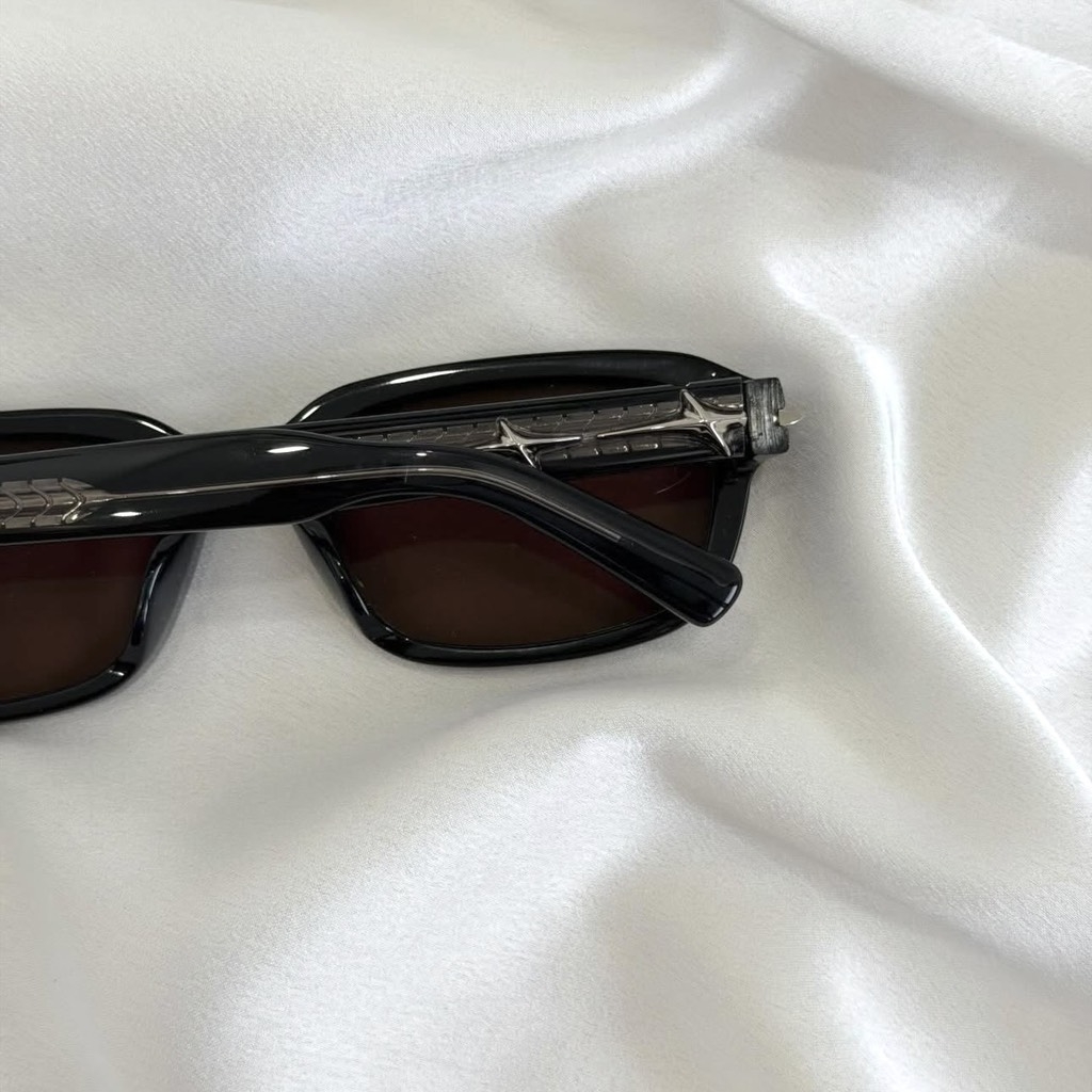 Kính Mát Gentle Monster Bold Comte 01 Màu Đen Nâu