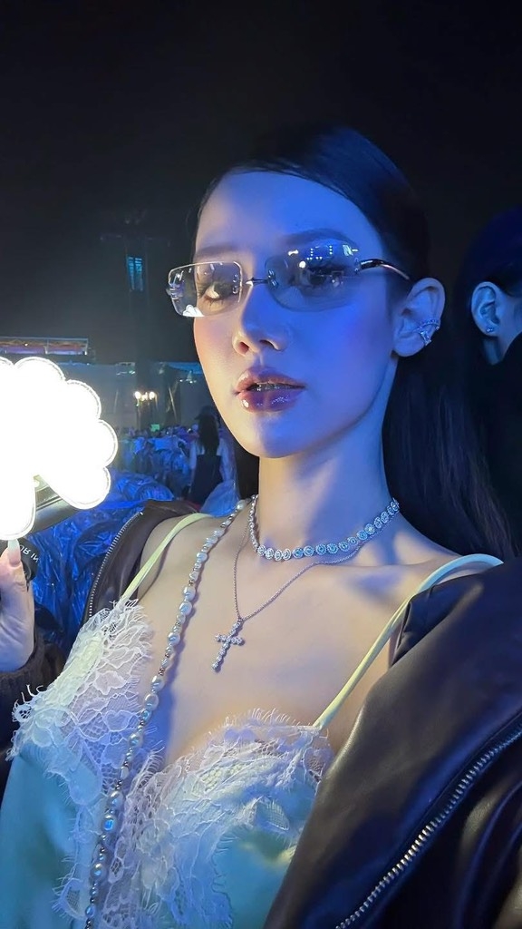 Kính Mát Gentle Monster Bold Paranoyd 02 Màu Trắng