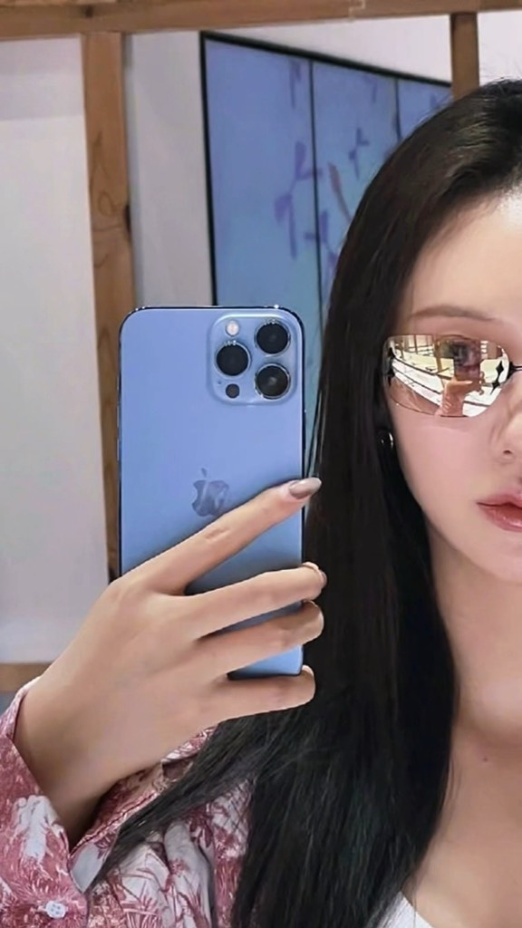 Kính Mát Gentle Monster Bold TTL 01 Màu Hồng