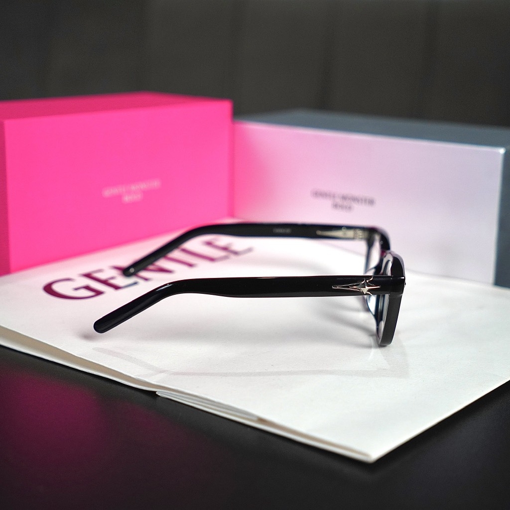 Kính Mát Gentle Monster Bold Vonzo 01 Màu Đen