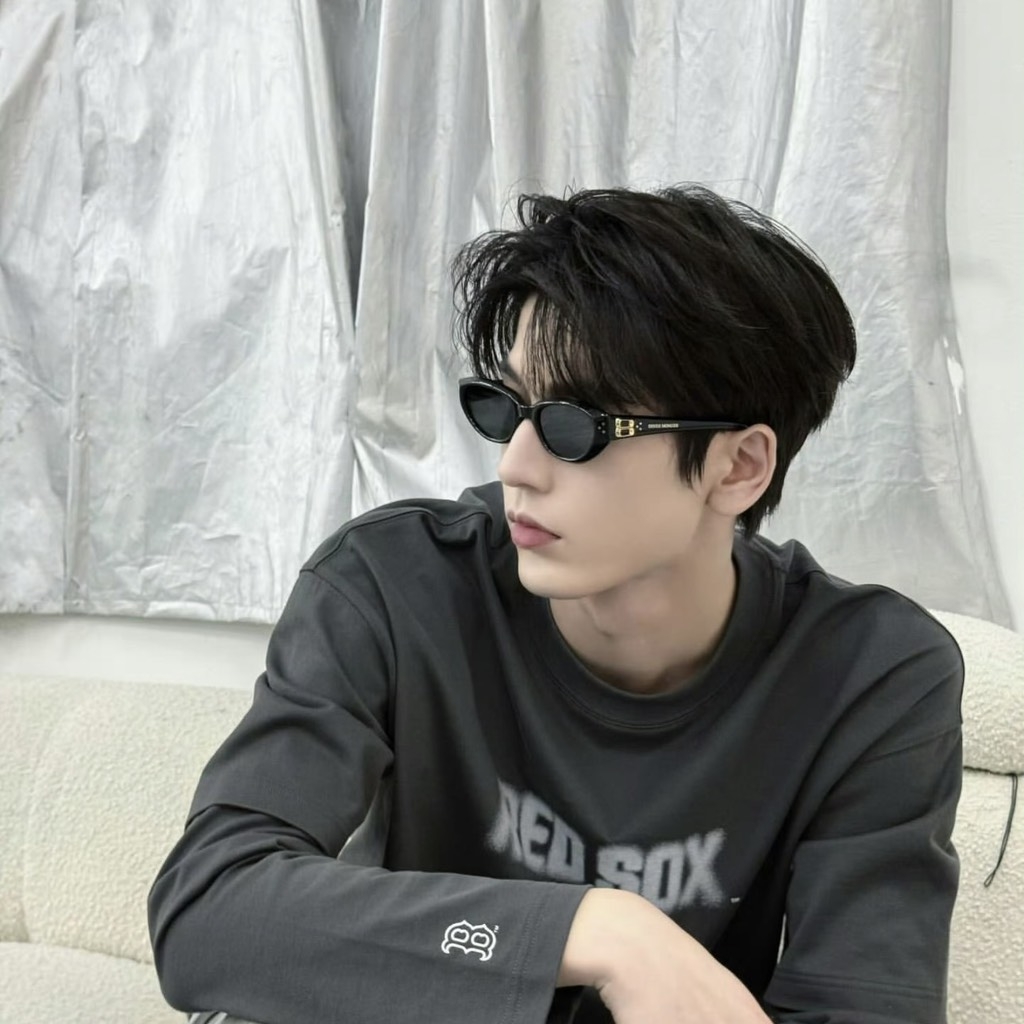 Kính Mát Gentle Monster Duns 01 Màu Đen