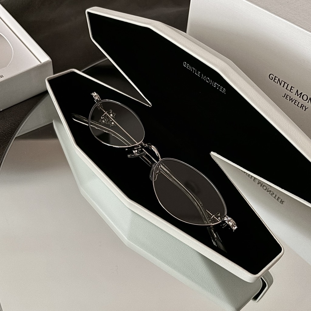 Kính Mát Gentle Monster Jewelry Carat 02 Màu Trắng