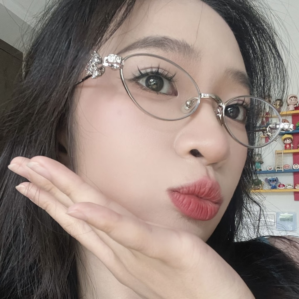 Kính Mát Gentle Monster Jewelry Carat 02 Màu Trắng