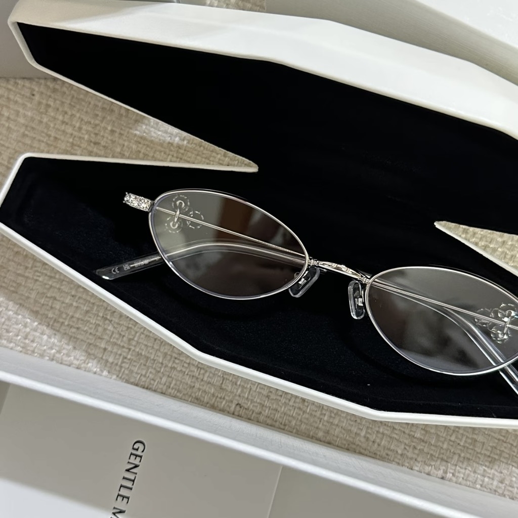Kính Mát Gentle Monster Jewelry Carat 02 Màu Trắng