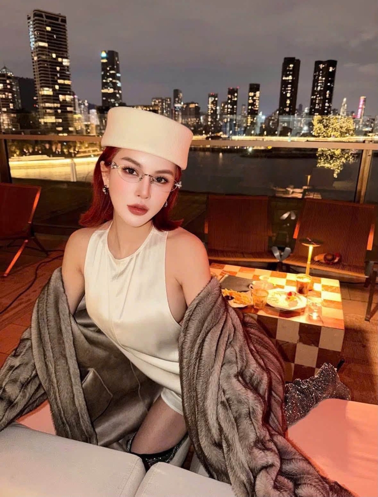 Kính Mát Gentle Monster Jewelry Orora 02 Màu Bạc