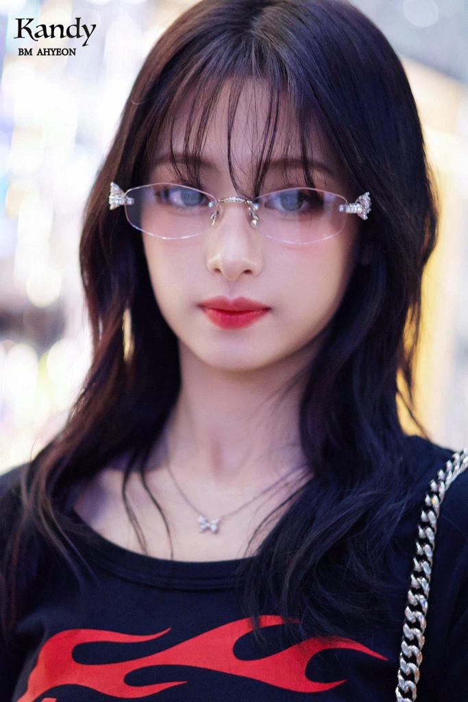 Kính Mát Gentle Monster Jewerly Glitz 02 Màu Trắng