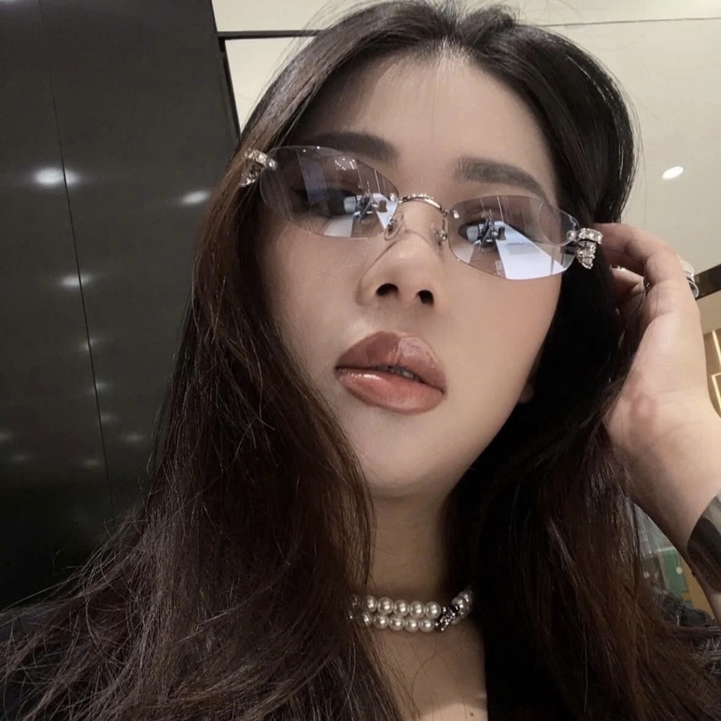 Kính Mát Gentle Monster Jewerly Glitz YVG Màu Xám