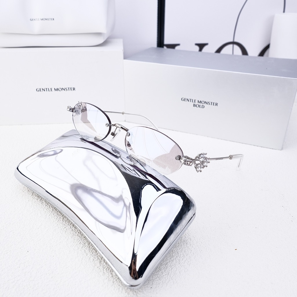 Kính Mát Gentle Monster Jewerly Orora YVG Màu Xám