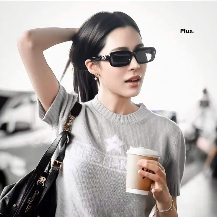 Kính Mát Gentle Monster Jewerly Phantom 01 Màu Đen