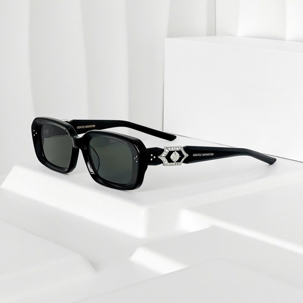 Kính Mát Gentle Monster Jewerly Phantom 01 Màu Đen