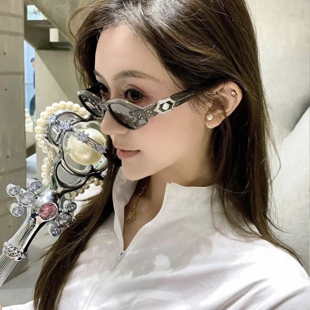 Kính Mát Gentle Monster Jewerly Ruvy Van 01 Màu Đen