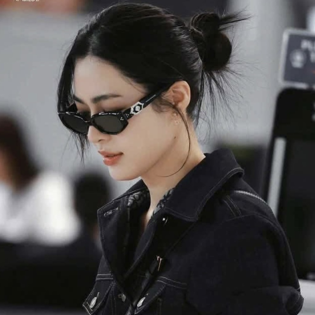 Kính Mát Gentle Monster Jewerly Ruvy Van 01 Màu Đen