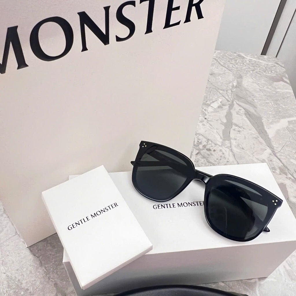 Kính Mát Gentle Monster Lady Lang 01 Màu Đen