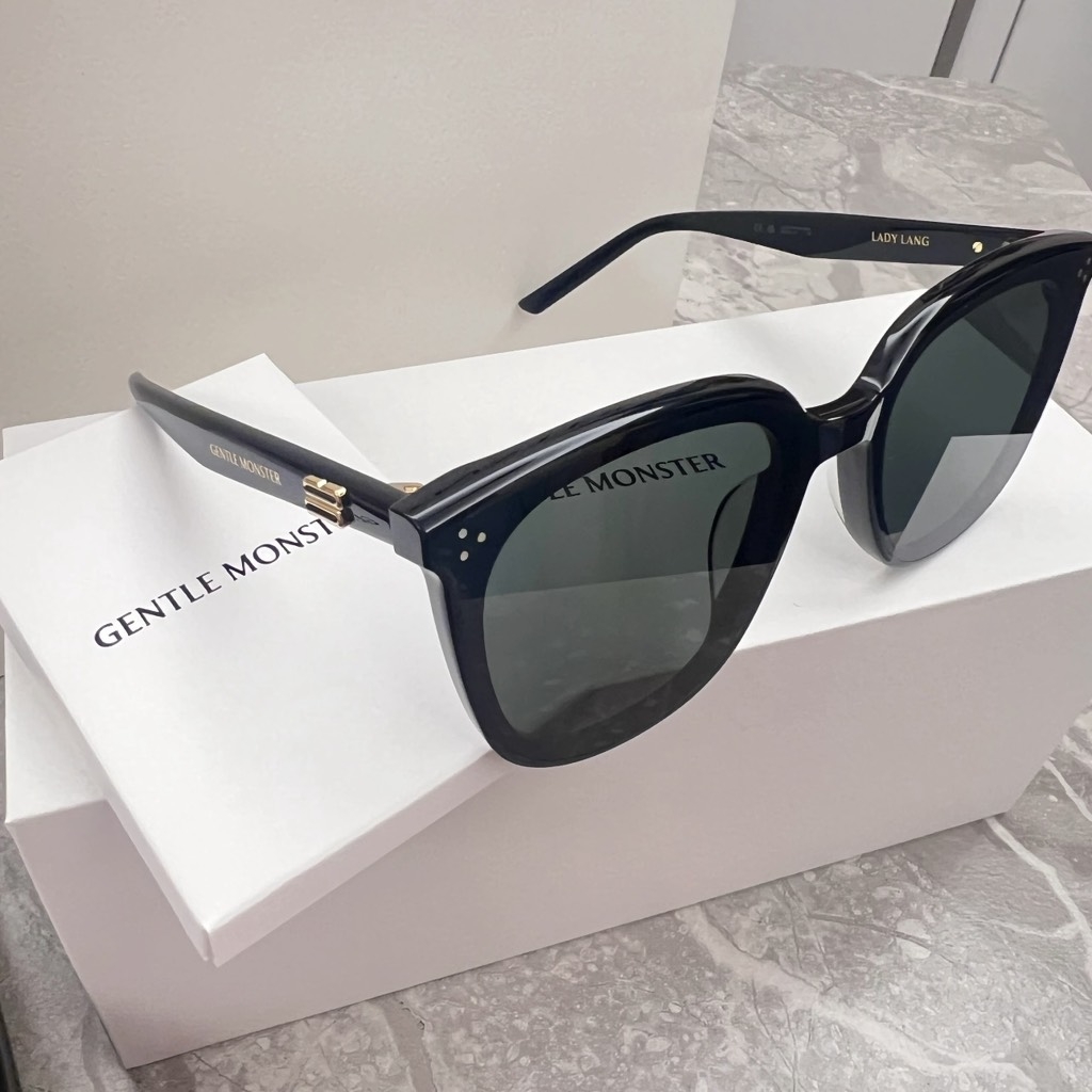 Kính Mát Gentle Monster Lady Lang 01 Màu Đen