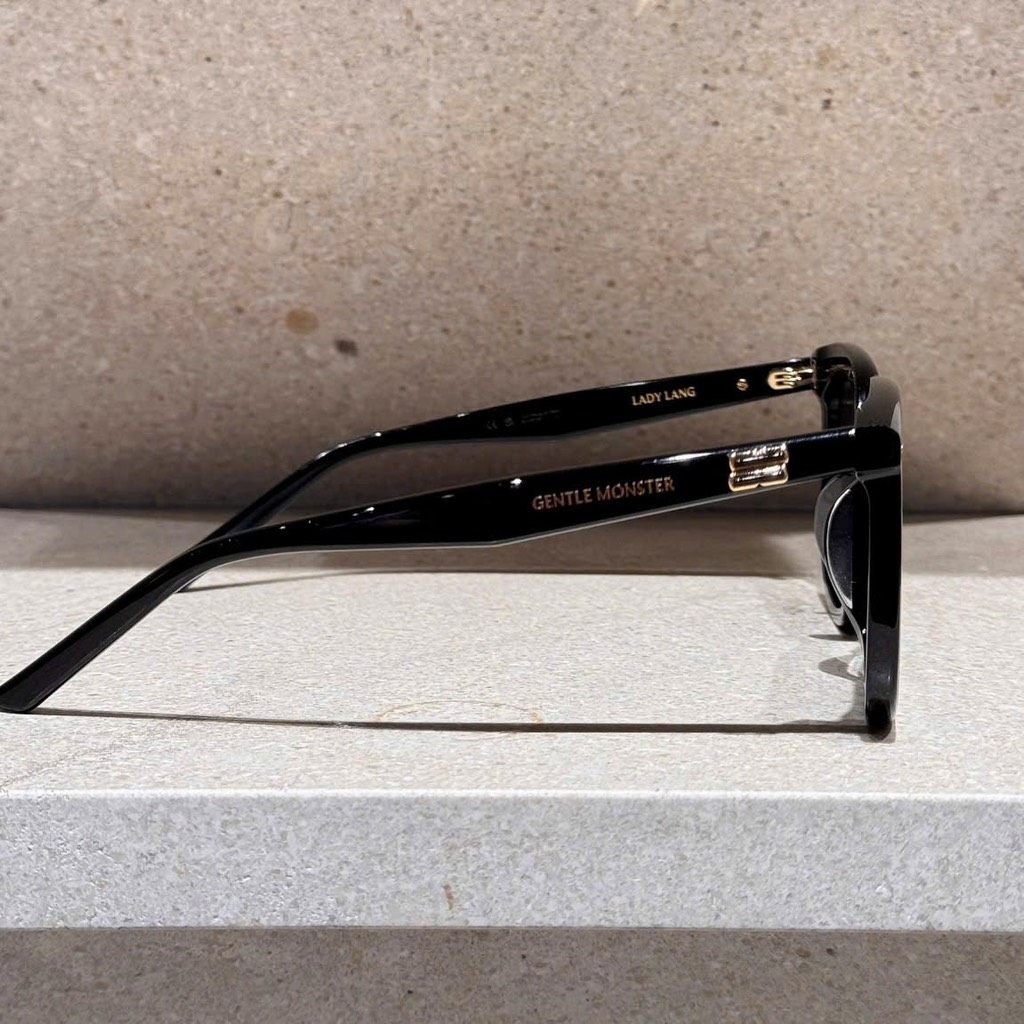 Kính Mát Gentle Monster Lady Lang 01 Màu Đen