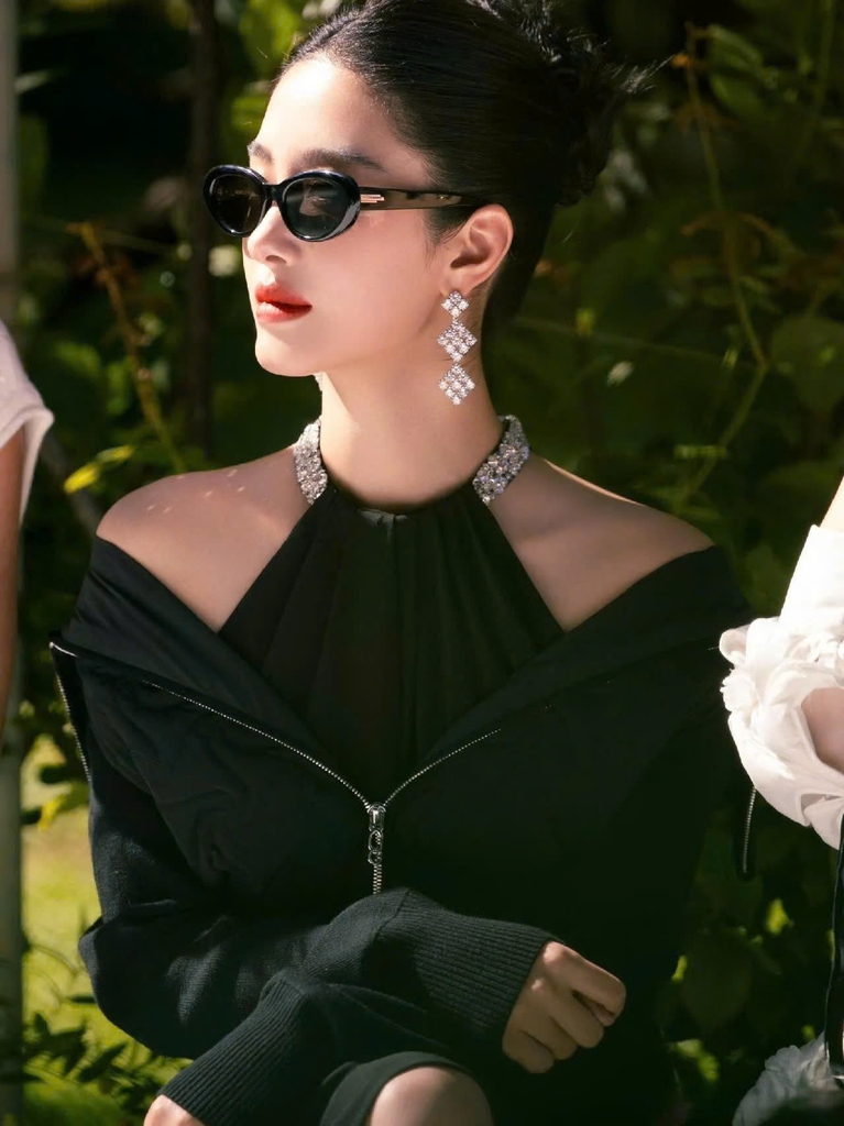 Kính Mát Gentle Monster Le 01 Màu Đen