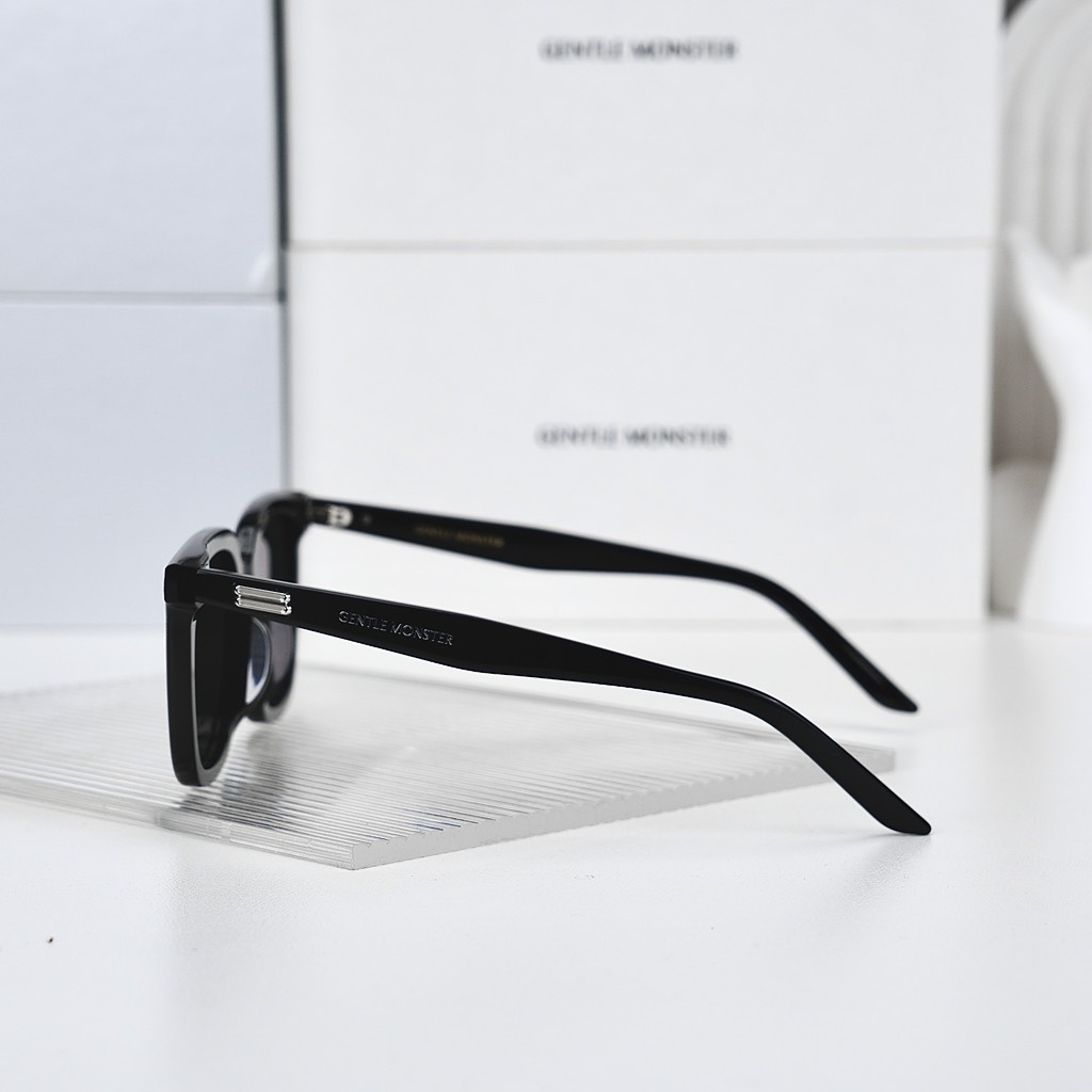 Kính Mát Gentle Monster Lo Lou 01 Màu Đen