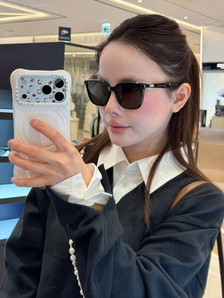 Kính Mát Gentle Monster Lo Lou 01 Màu Đen