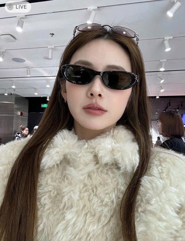 Kính Mát Gentle Monster Madlenne 01 Màu Đen