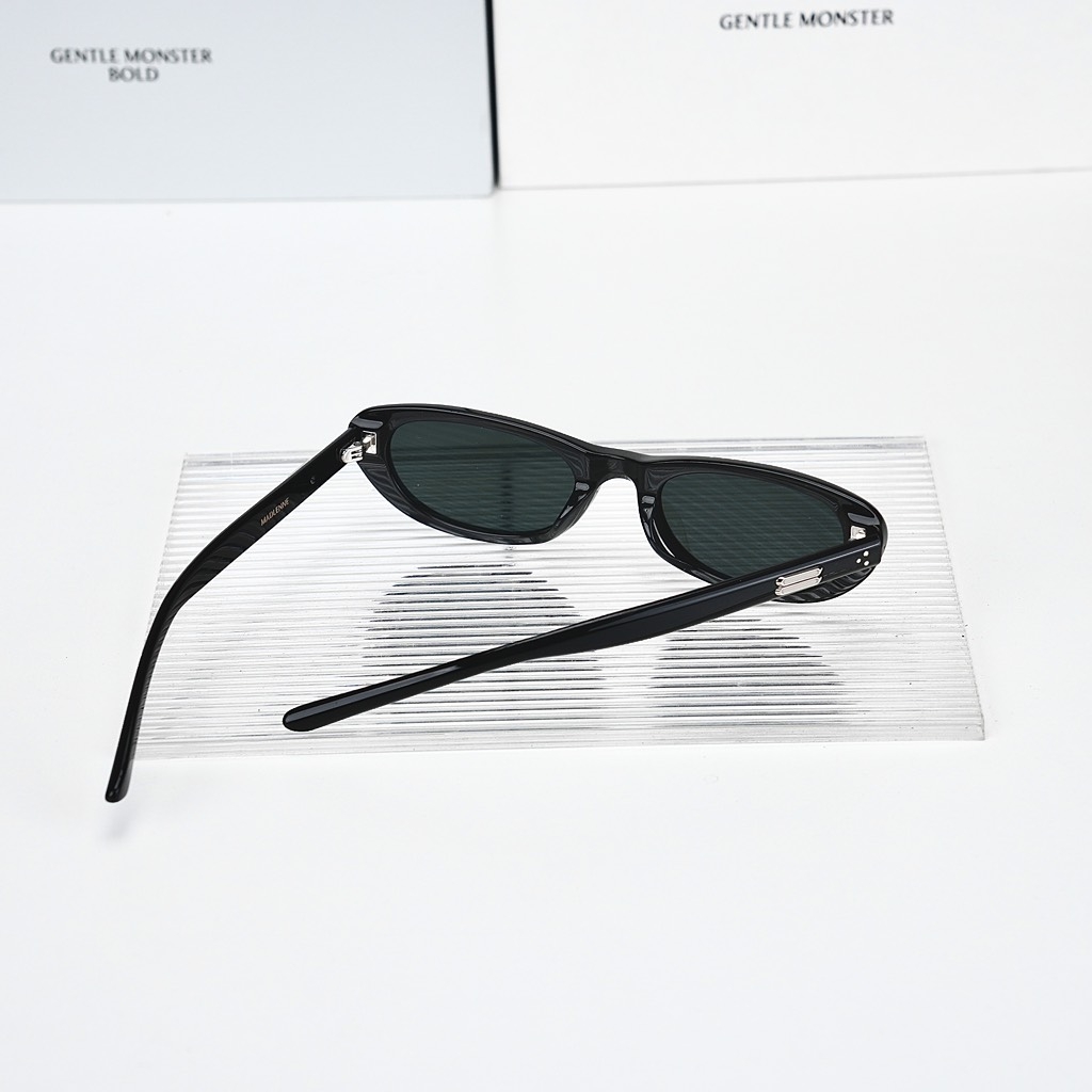 Kính Mát Gentle Monster Madlenne 01 Màu Đen