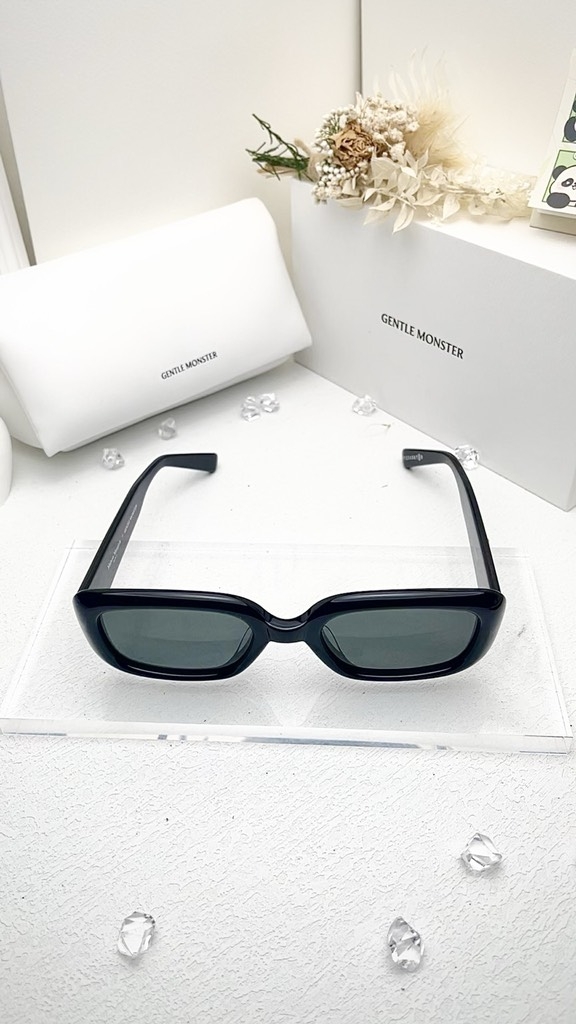 Kính Mát Gentle Monster Maison Margiela 106 Màu Đen
