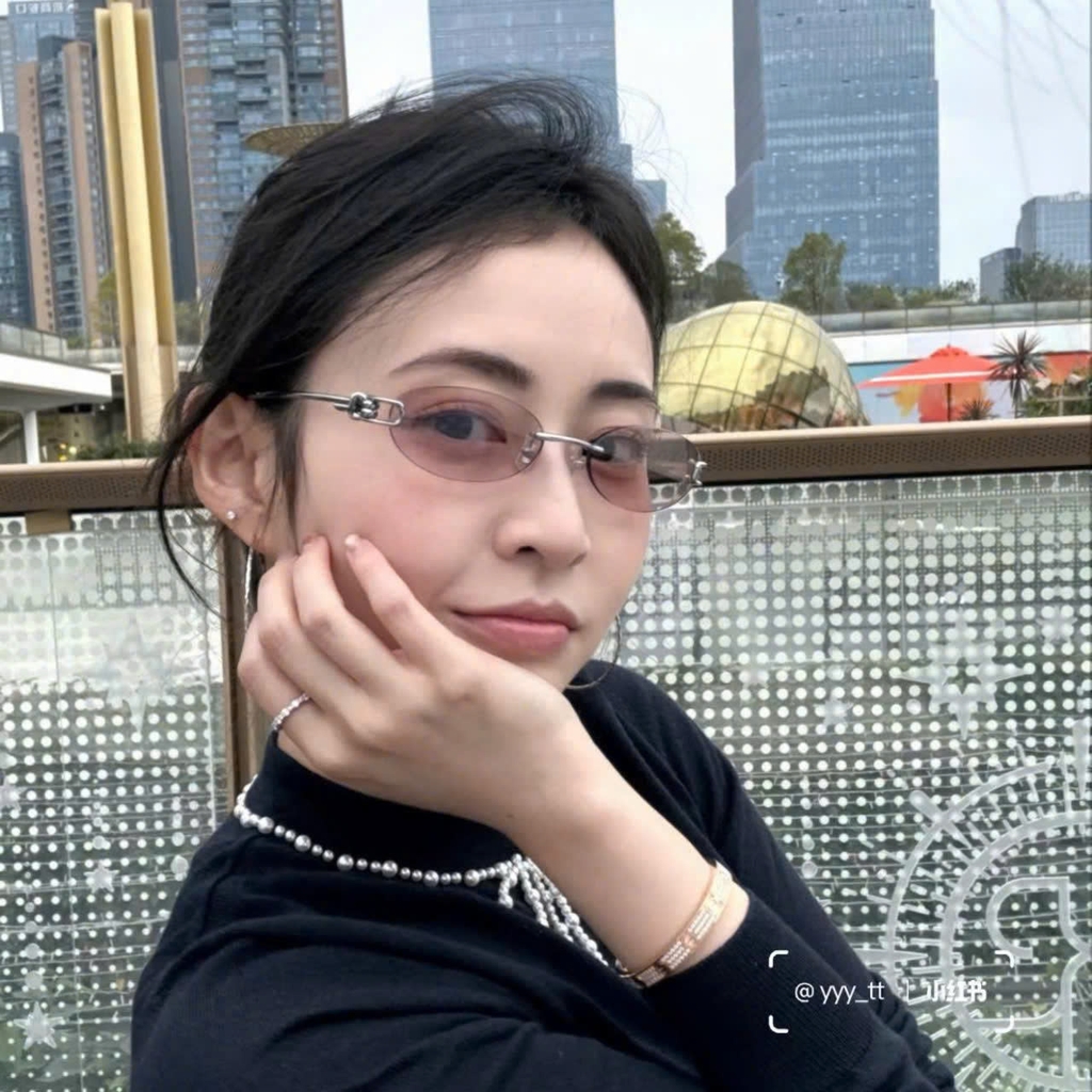 Kính Mát Gentle Monster Musubi 02 BRG Màu Xám