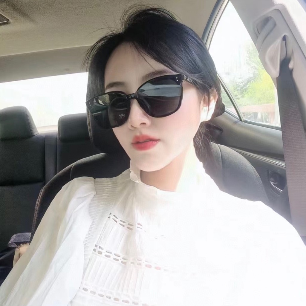 Kính Mát Gentle Monster Queen 01 Màu Đen