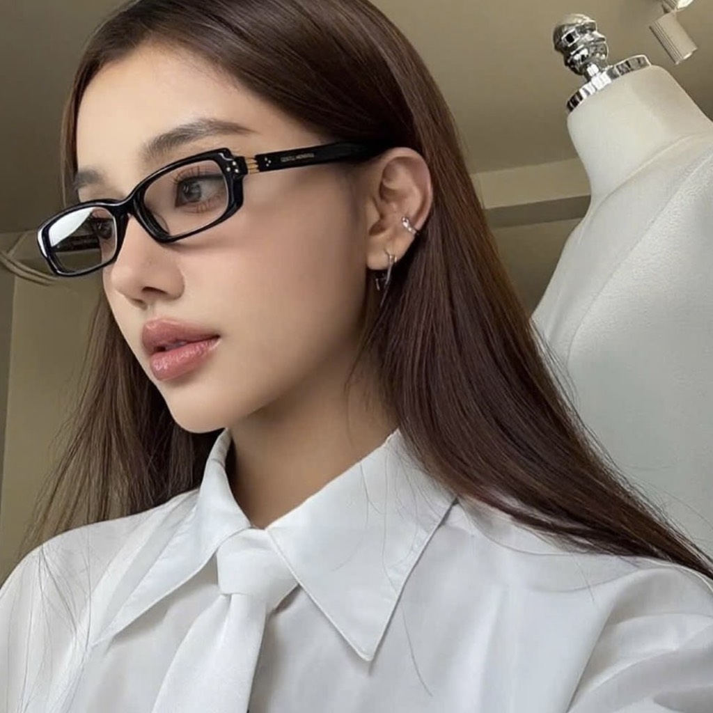 Kính Mát Gentle Monster Slyk 01 Đổi Màu Màu Đen