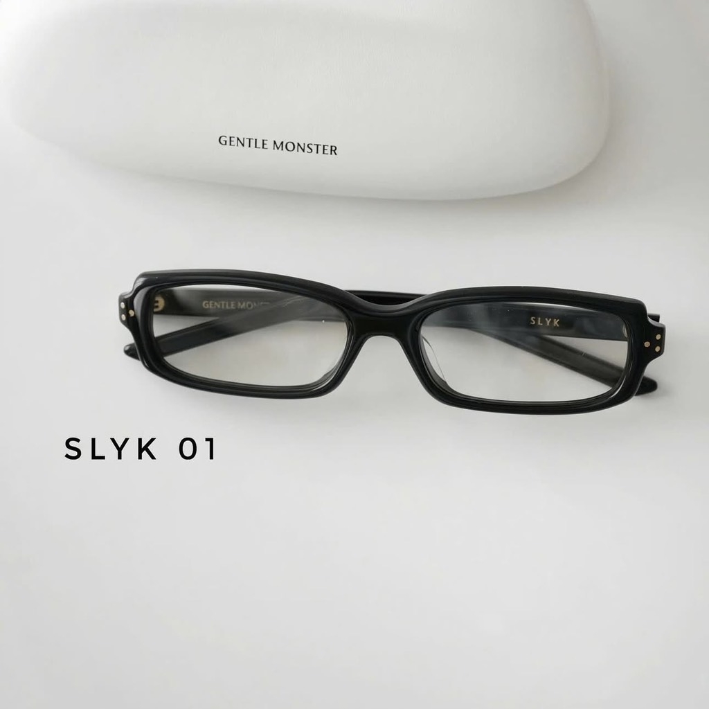 Kính Mát Gentle Monster Slyk 01 Đổi Màu Màu Đen