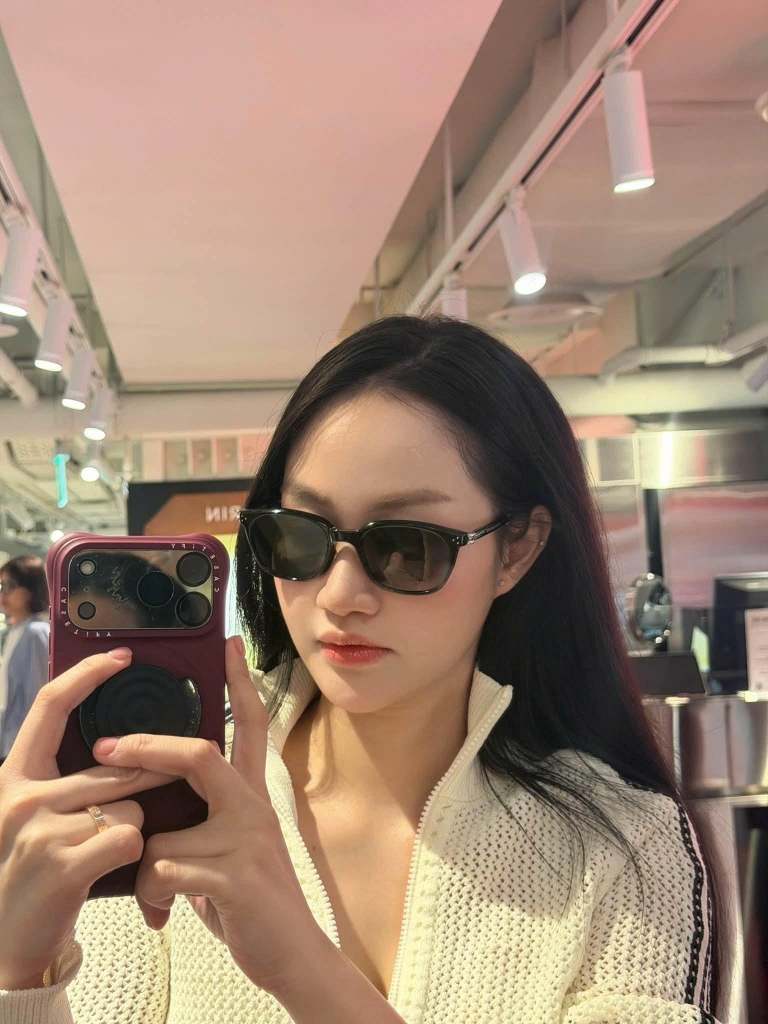 Kính Mát Gentle Monster Veggie Jasmin 01 Màu Đen