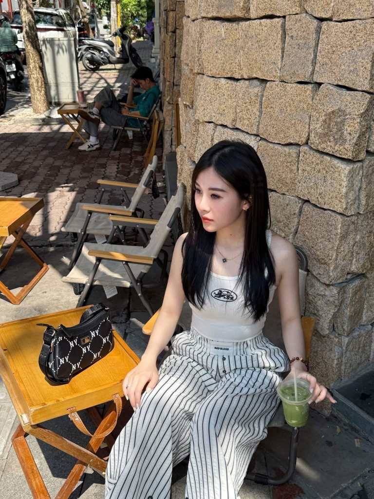 Quần Bad Blood kẻ sọc đen trắng