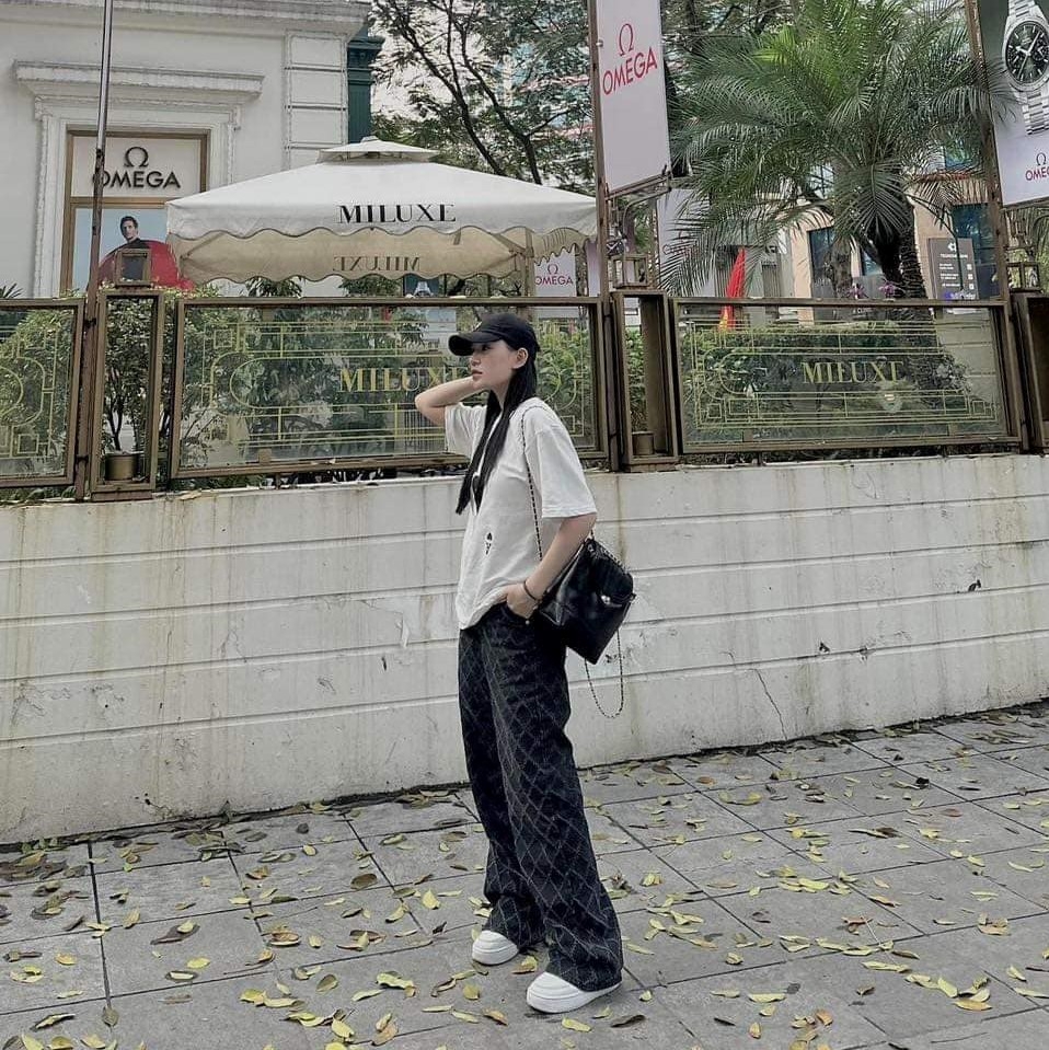 Quần Bò Ống Rộng Avandress Màu Đen