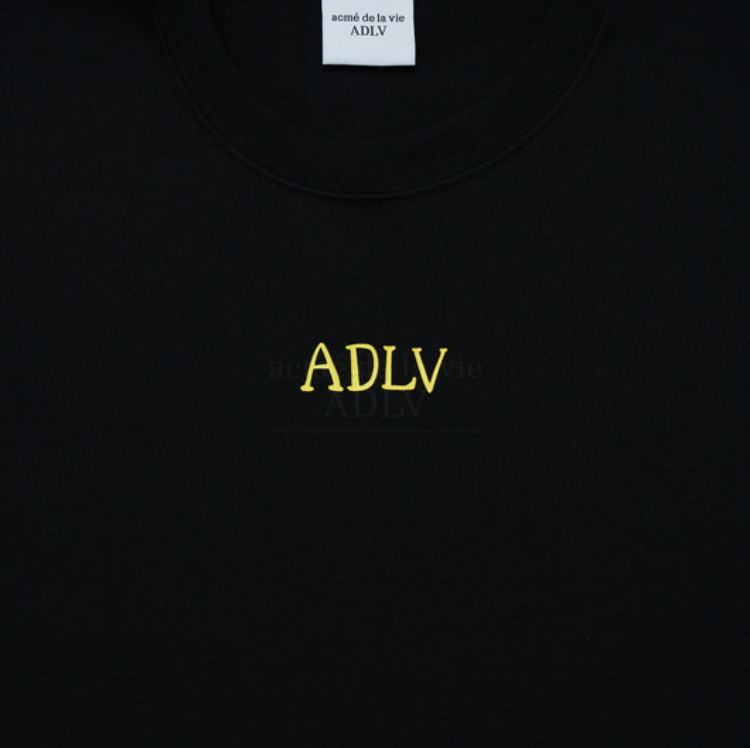 Áo Phông ADLV Basic Logo Chữ Vàng Màu Đen