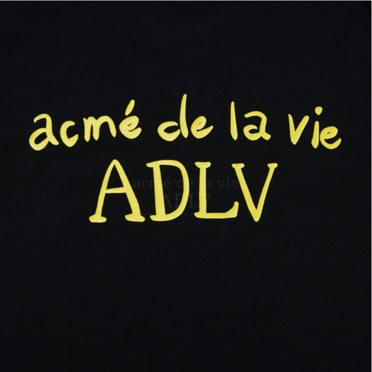Áo Phông ADLV Basic Logo Chữ Vàng Màu Đen