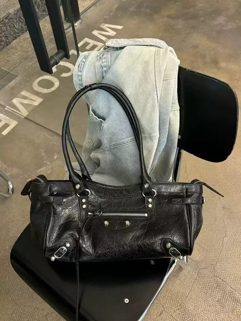 Túi Balenciaga East-West Bản Hàn Da Bò 38cm