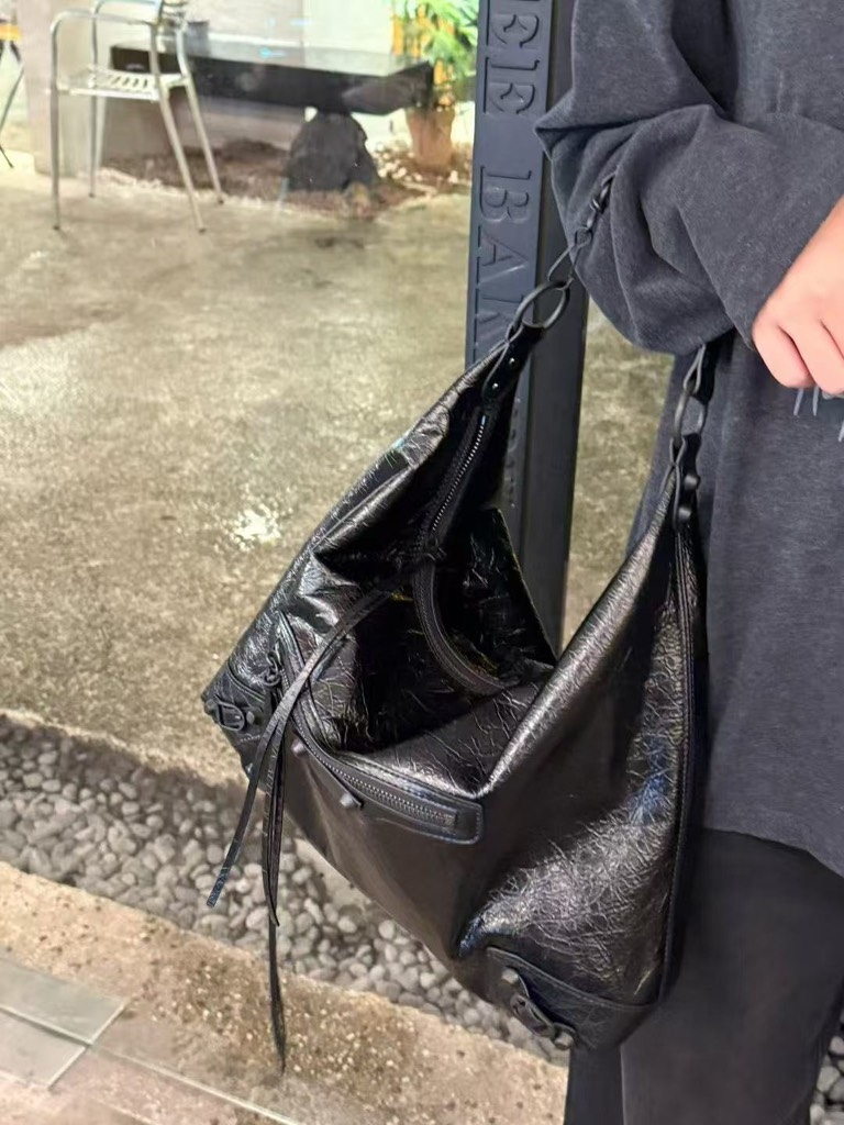 Túi Balenciaga Le City Hobo Bản Hàn Da Bê Size 38cm Màu Đen
