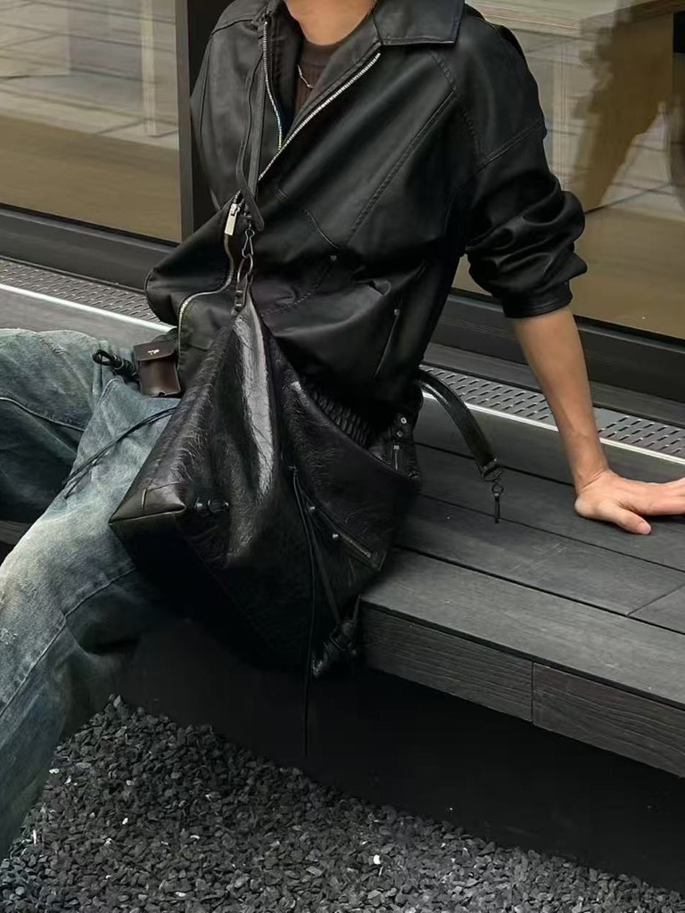 Túi Balenciaga Le City Hobo Bản Hàn Da Bê Size 38cm Màu Đen