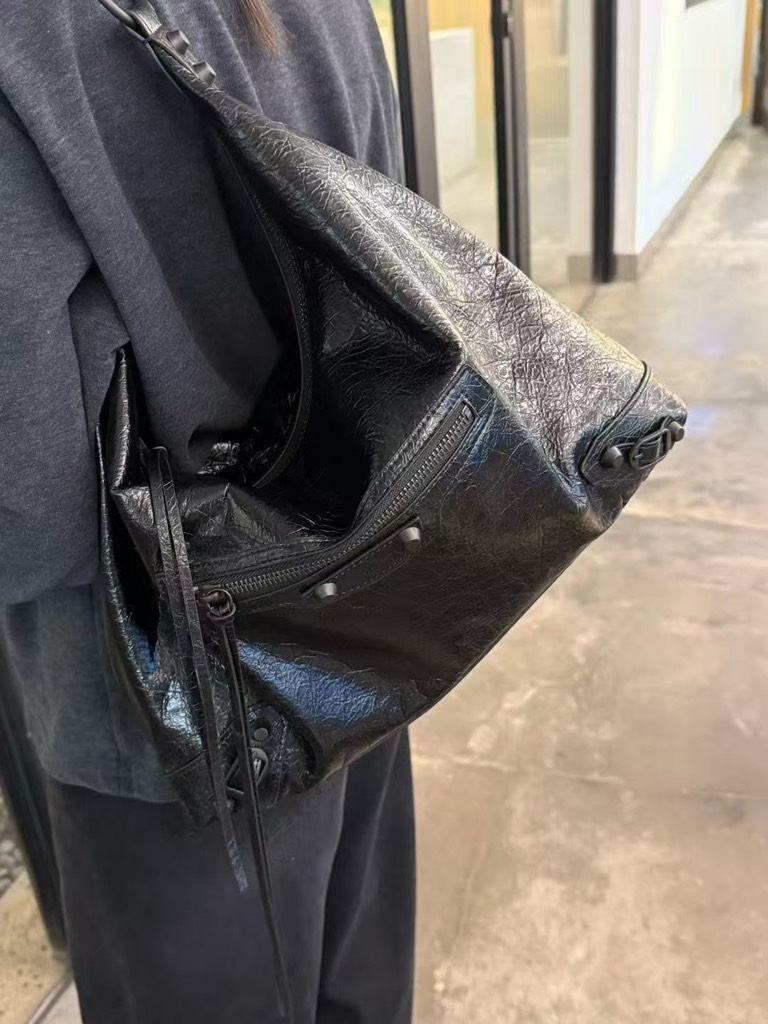 Túi Balenciaga Le City Hobo Bản Hàn Da Bê Size 38cm Màu Đen