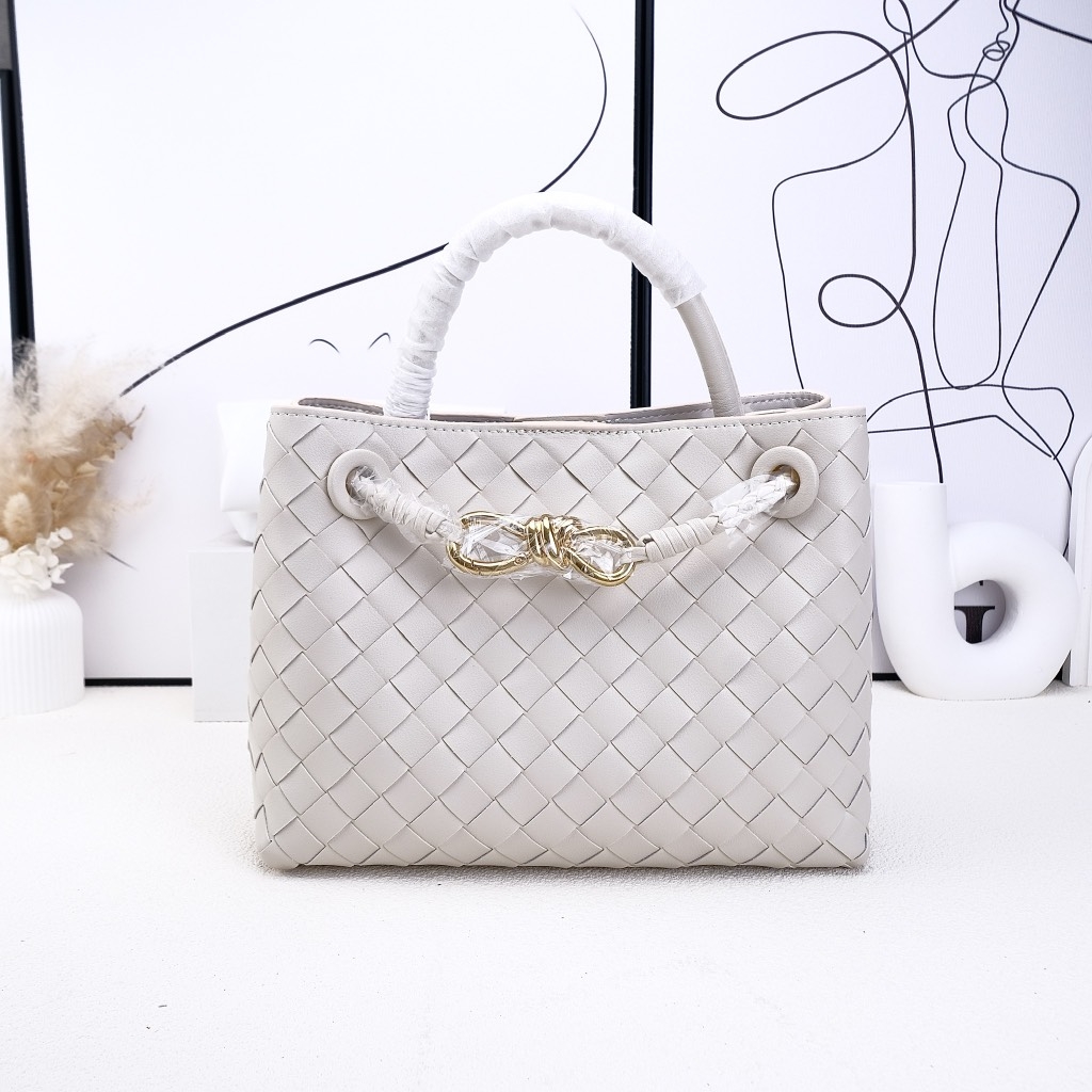 Túi Bottega Andiamo Bản Hàn Size 25cm Màu Trắng