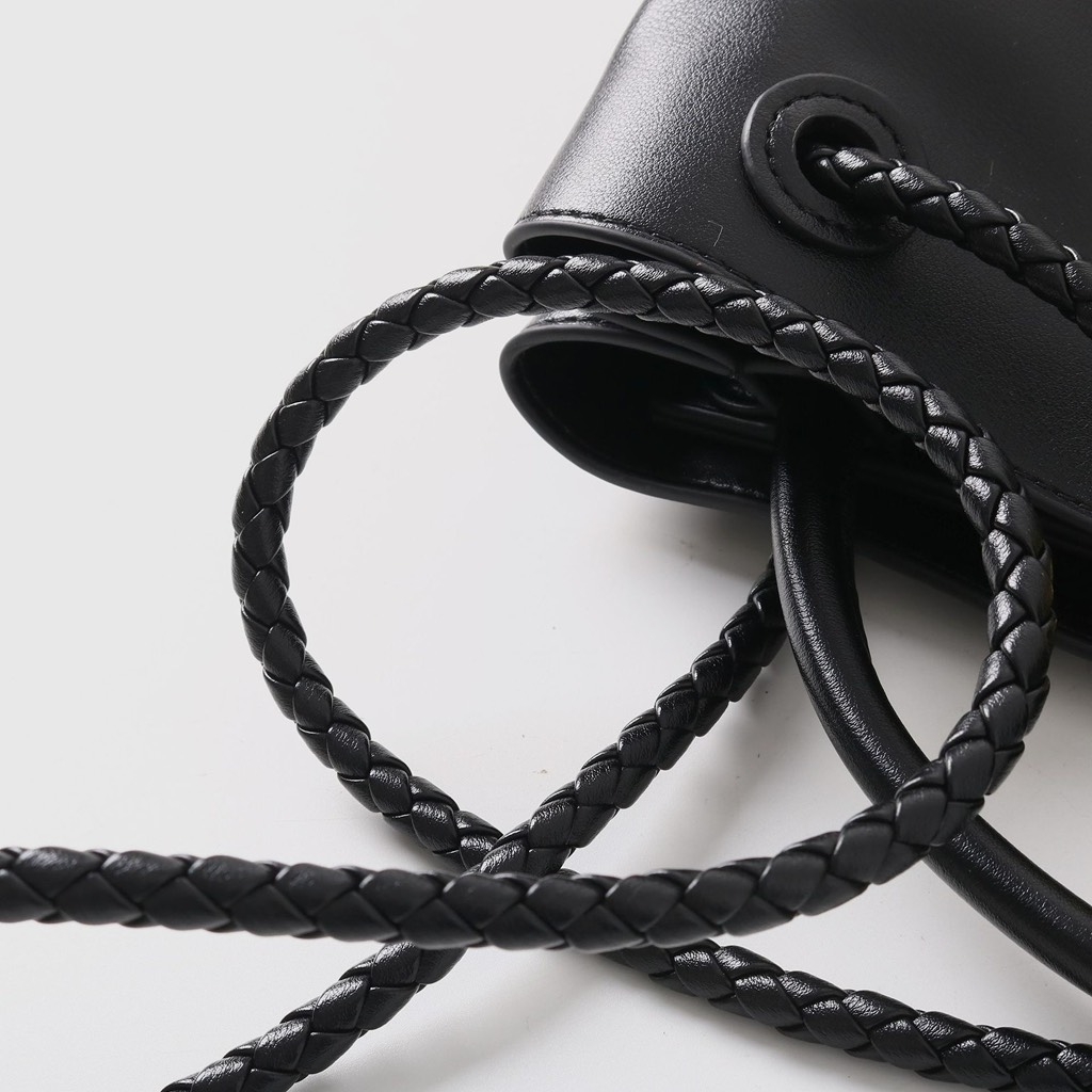 Túi Bottega Medium Andiamo Bản Remake Hàn Size 42cm