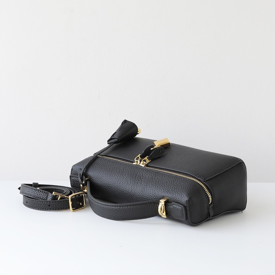 Túi Loro Piana Bản Hàn Da Bò Togo Bản 2025 Logo Vàng