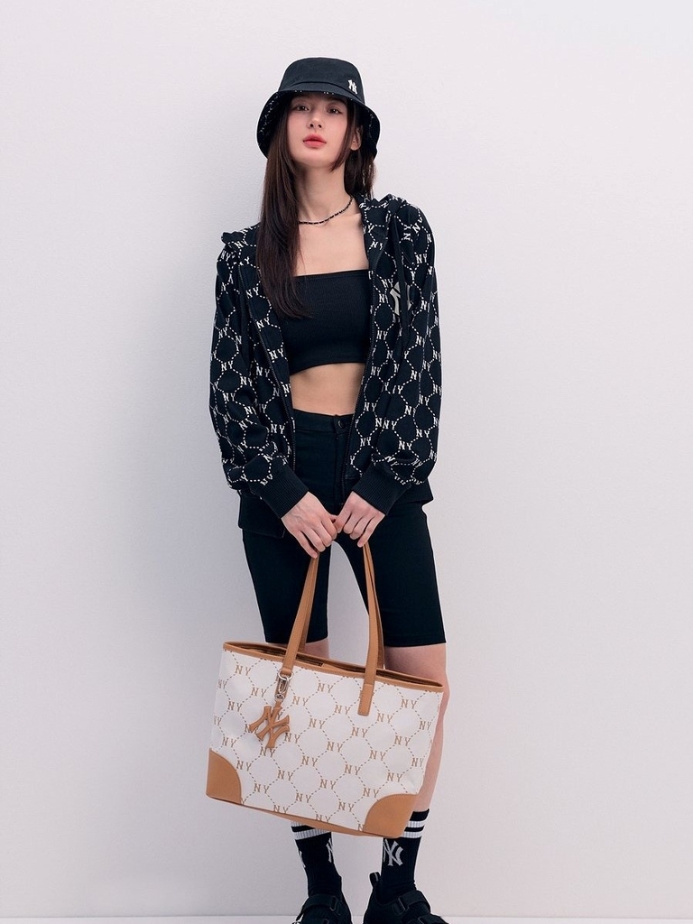 Túi Tote MLB New York Yankees Diamond Monogram Jacquard Màu Kem