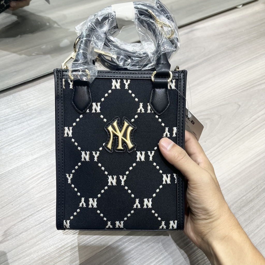 Túi Tote Mini MLB Kid Logo Vàng Màu Đen