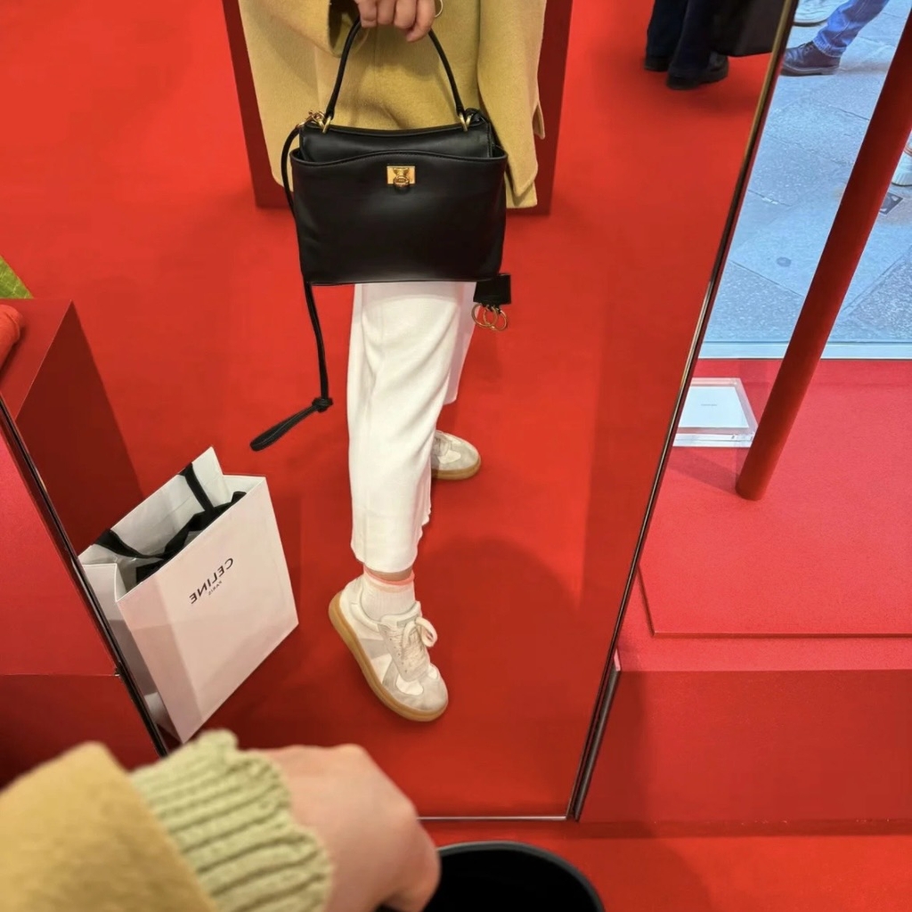 Túi Xách Balenciaga Rodeo Handbag Remake Korea Màu Đen Khoá Vàng